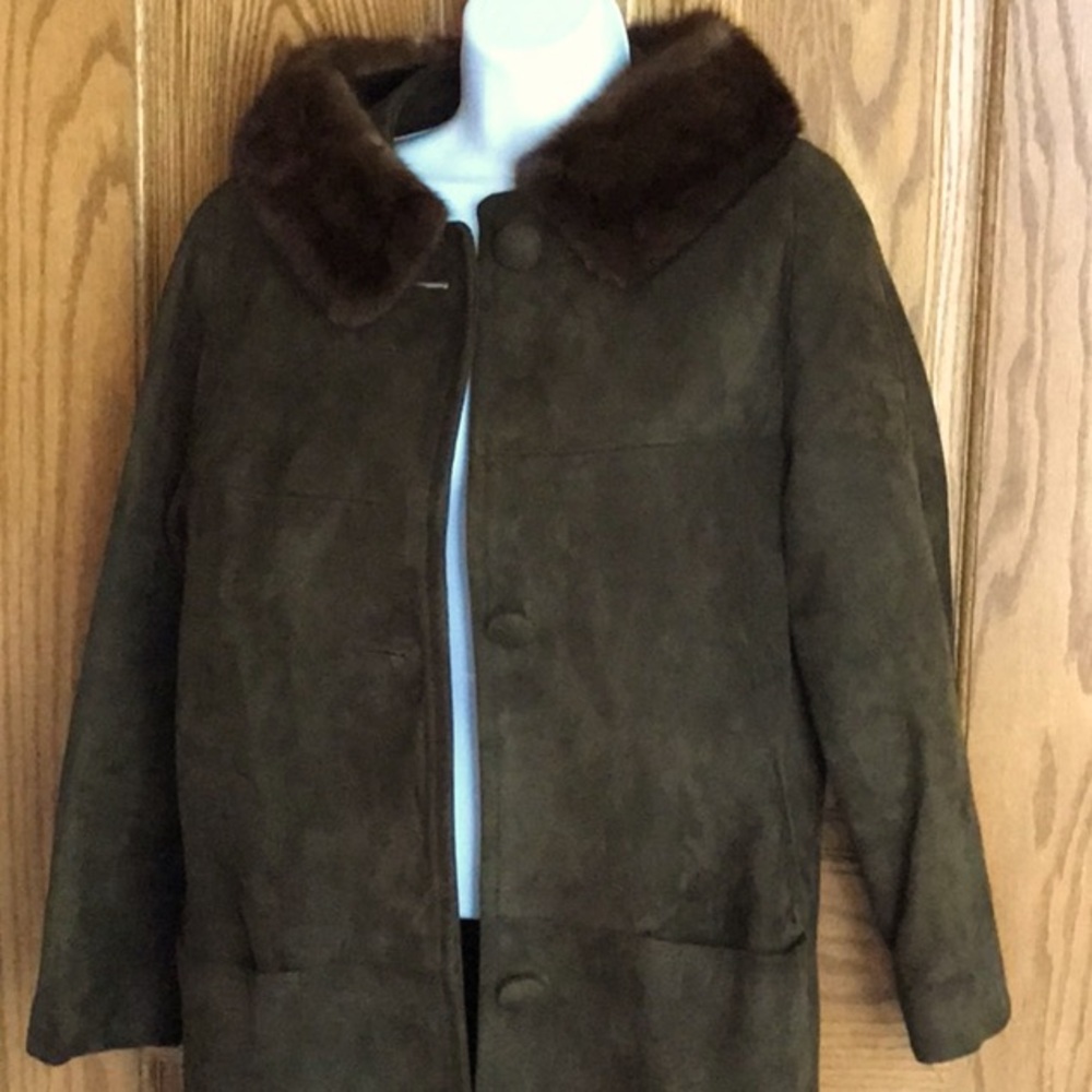 Vintage suede , mink collar coat. Brown. Vintage Sz 8. I wear a small